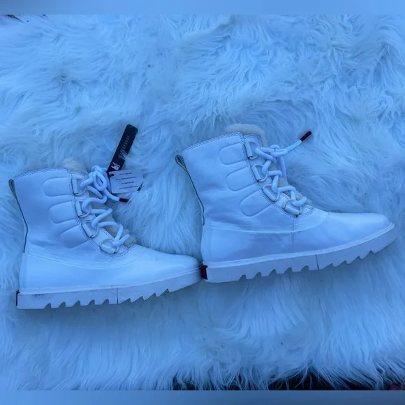 Sorel White Ankle Boots with Red Accents - Picture 10 of 16